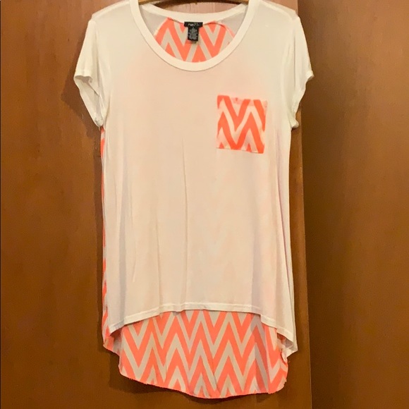 Rue21 Neon Pink Chevron Tee - Picture 1 of 3